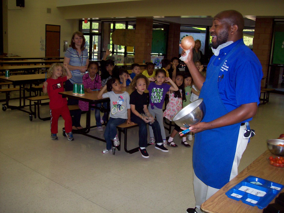 Pre-K learns about fruits and vegetables! <a href="/FultonCoSchools/">FultonCountySchools</a>  <a href="/TechTeacherBerg/">Holly Berg</a>