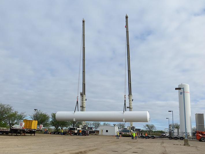 Cranesycom's tweet photo. #Hoisting a tank with a pair of #Terex #AC250-1 http://t.co/qJZ767s6pT http://t.co/8U4vdDTZQa