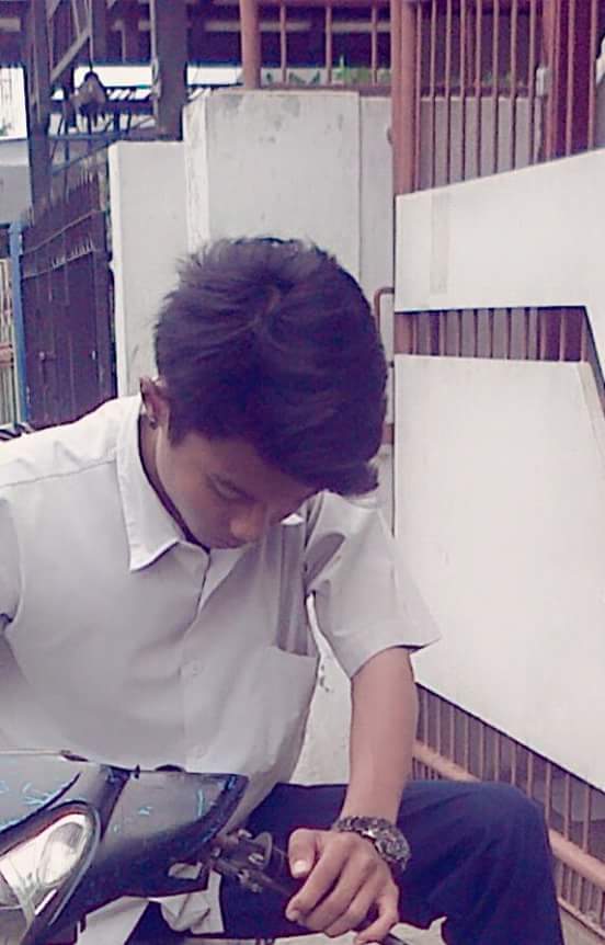 Pandaa_laflaff's tweet photo. @Dhamiz1927 siapa ini? :v http://t.co/7uosf2hLai