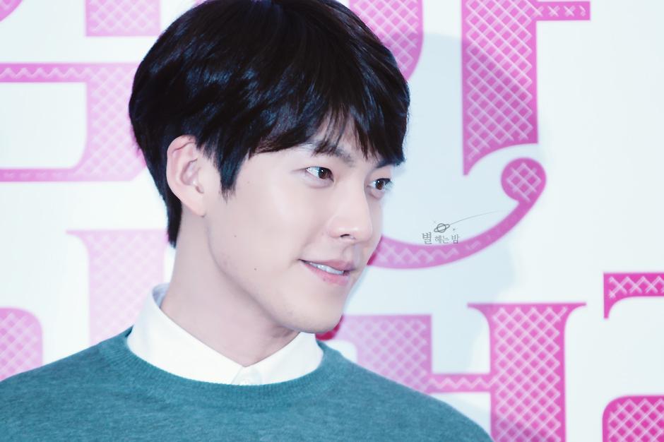 TheRainbow_Star's tweet photo. 150428 위험한 상견례2 vip 시사회 #김우빈 http://t.co/KLdiIaektI