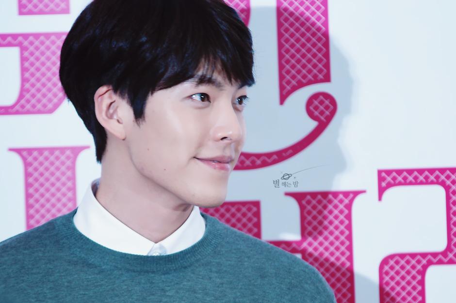 TheRainbow_Star's tweet photo. 150428 위험한 상견례2 vip 시사회 #김우빈 http://t.co/KLdiIaektI