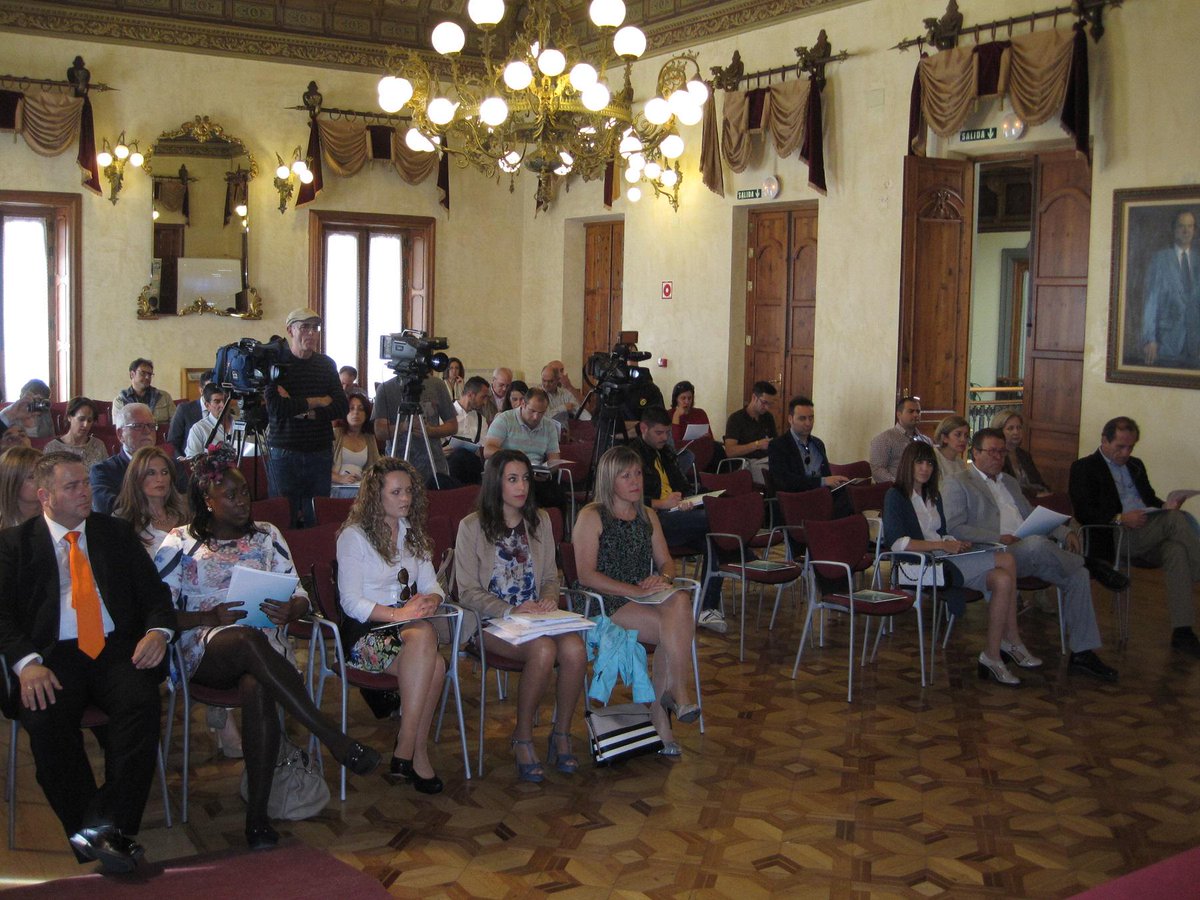 AlmeriaJunta's tweet photo. “InfoAgro Exhibition”, uno de los mayores puntos de encuentro entre agricultores y empresas europeas participantes http://t.co/2loY5kokE2