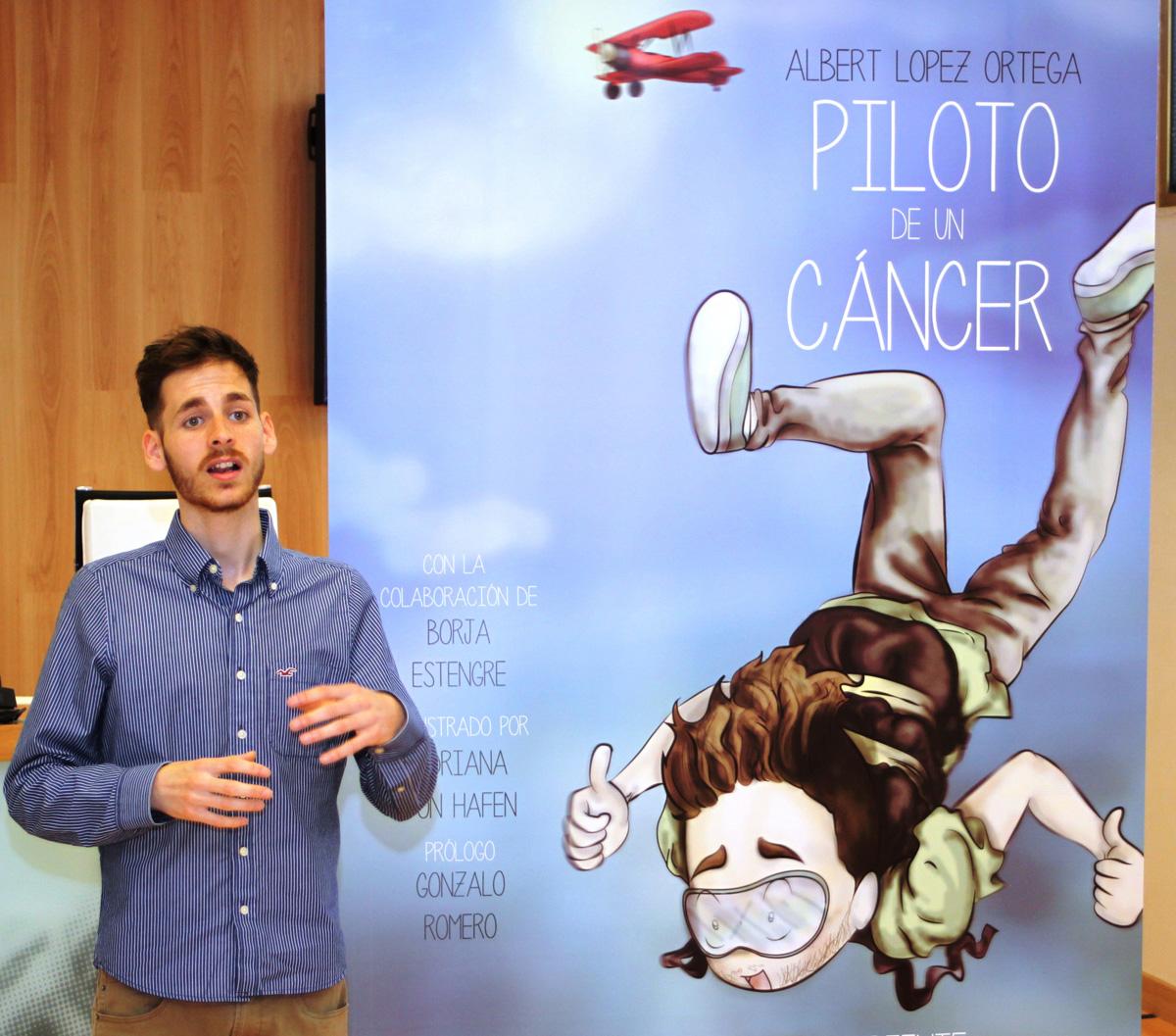 Hoy <a href="/a_lopezortega/">Albert Lopez Ortega</a> ha mostrado en el CSD su libro 'Piloto de un cáncer' #vivircontracorriente