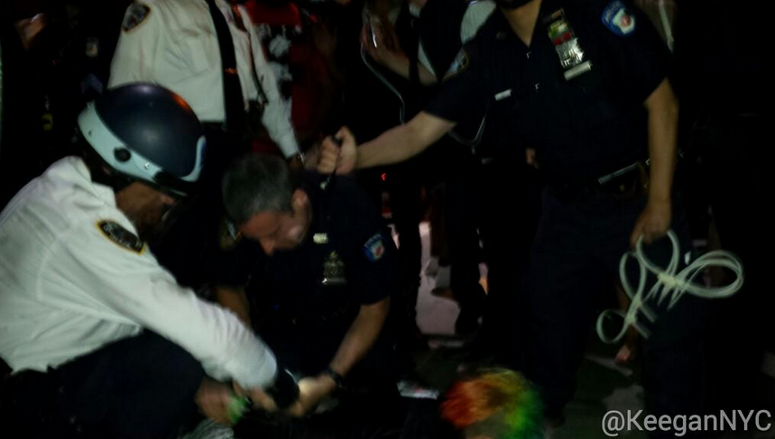 First hand account of #NYC2Baltimore demo &amp; brutal NYPD response: ow.ly/MkrgB #BaltimoreUprising NYC