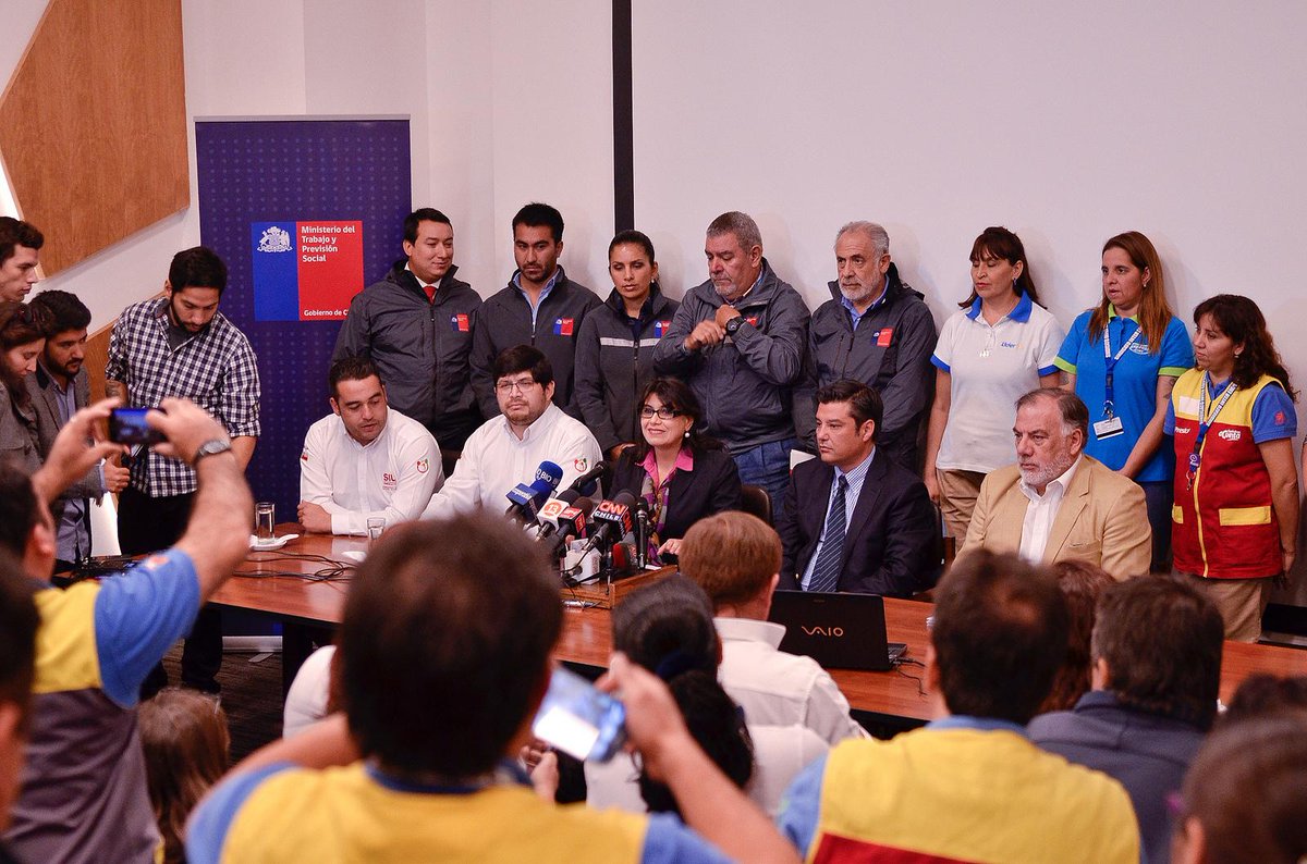 MintrabChile's tweet photo. Ayer informamos balance de la aplicación de la Ley que pone fin a los abusos del #MultiRUT http://t.co/3AFrxNVg2s http://t.co/EkPmm22FPy