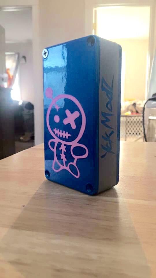 Be_mossy's tweet photo. I love this thing! First one off custom box from Yak Modz. Dual 18650 in series, called "That's My Ex." http://t.co/Wjgpe910kl