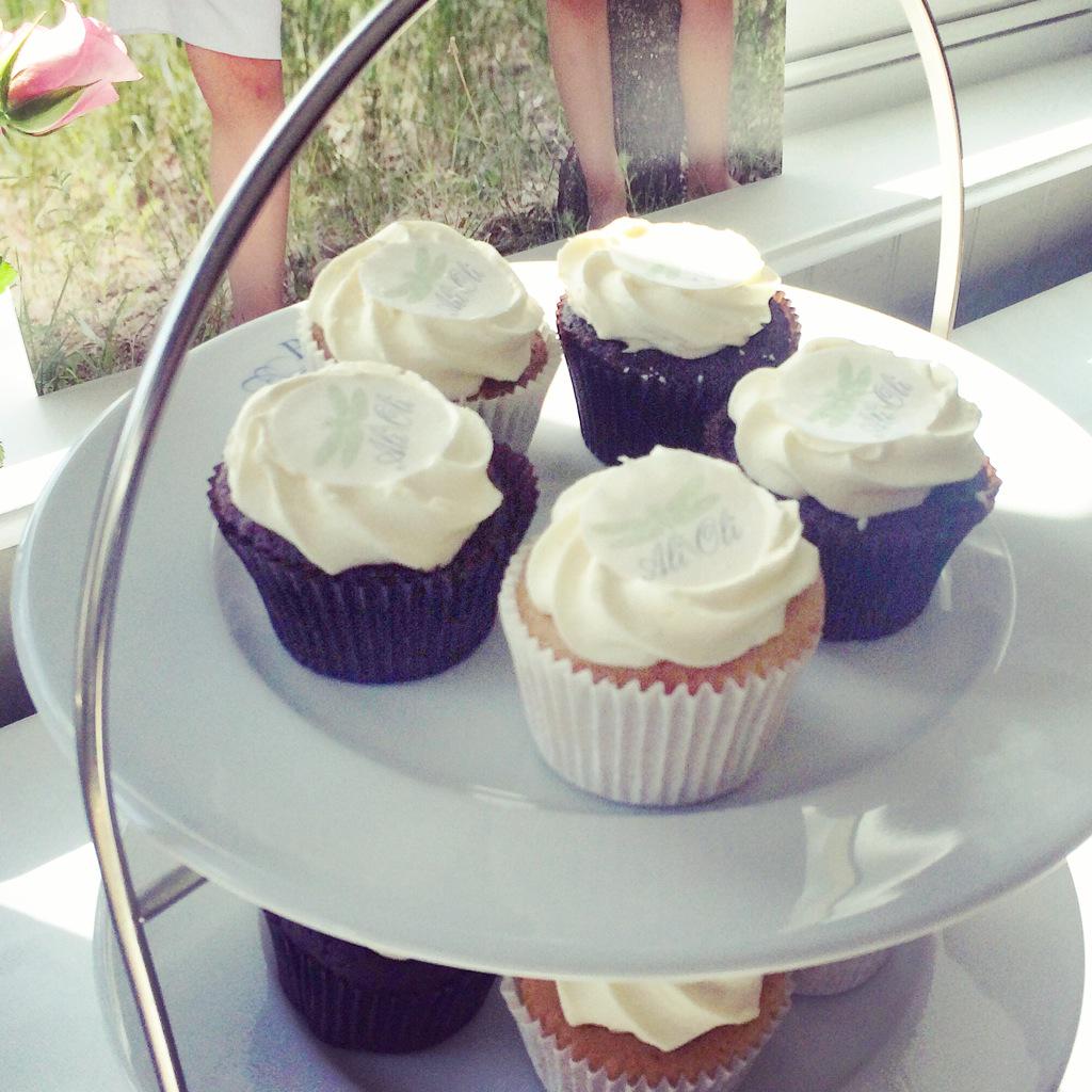 AliOliKidsEsp's tweet photo. Cupcakes! 😋 http://t.co/z0sFPFVxU5