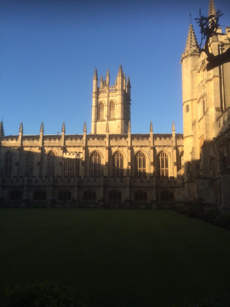 MagdCollChoir's tweet photo. It's a lovely bright day here at Magdalen; hoping it stays for singing at the top of the tower tomorrow! #MayMorning http://t.co/ECJi2b2Ogi