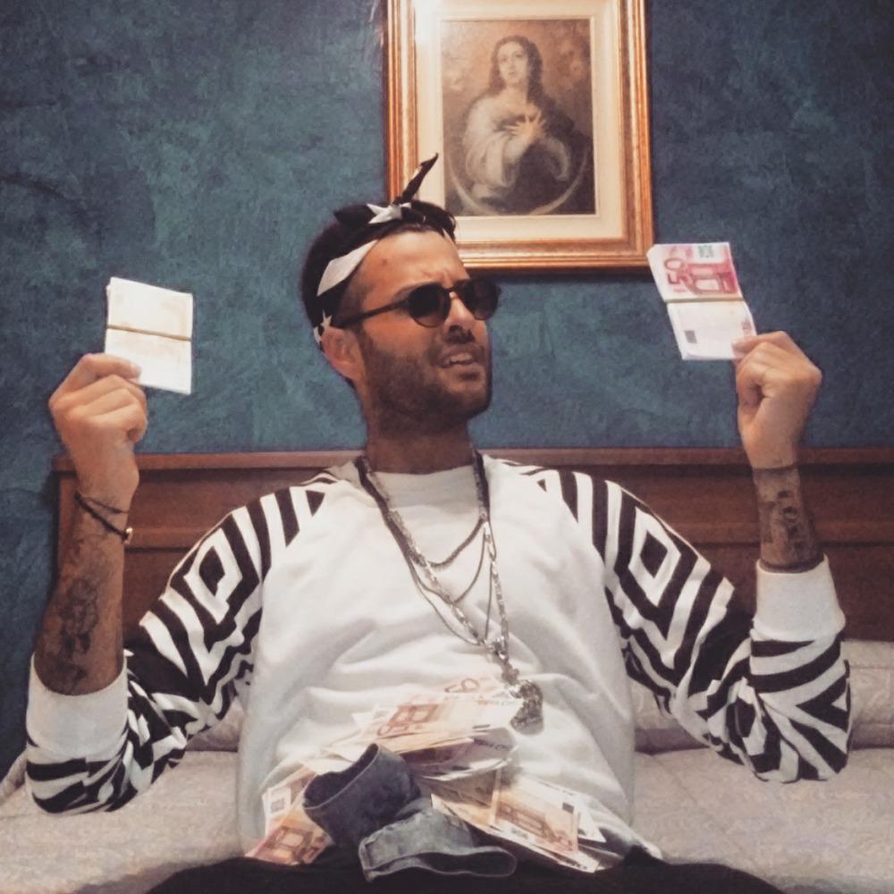 keybenza's tweet photo. Eden.
#money #hitmaker #rapper #swag http://t.co/8PTlnckPOP