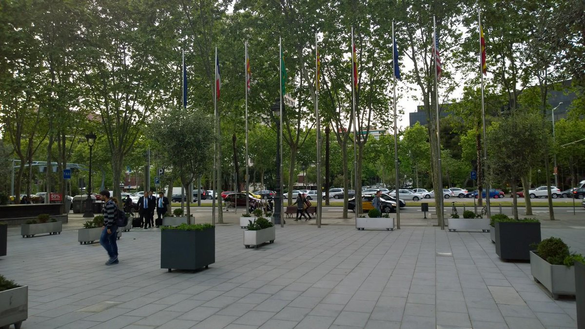 PackageMedia's tweet image. Tulevaisuus saattaa tuoda tullessaan paljon mielenkiintoisia asioita...Hyvää Vappua PackageMedia tiimiltä!