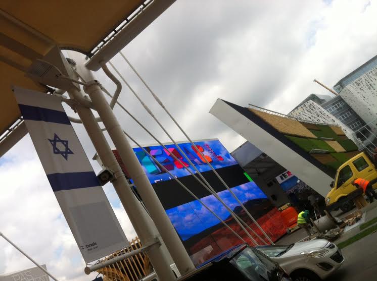 israelexpo2015's tweet photo. The flag of #Israel n front of our #pavilion #FieldsOfTomorrow @AmbTelAviv @IsraelinItaly @Expo2015Milano #Expo2015 http://t.co/weWGtcn7cY