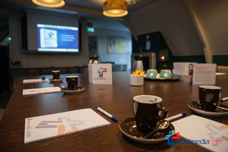 SocialMediaHulp's tweet photo. Meer sales uit Facebook halen? 12 Mei geeft @SocialMediaHulp een training in @Bovenmeester1: http://t.co/jYftmlAsJi http://t.co/NIHY6jEpVe