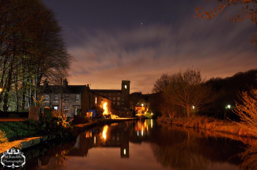 MatthewRatclif3's tweet photo. Mills down by the canal. #mill #canal #reflection #landscape #photography #yorkshirehour #Huddersfield #slaithwaite http://t.co/qXAKurZC5H