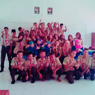 ratih_86395's tweet photo. Sedih krna pisah ma bu ana☹ jnga lupain kami ya bu cntik♥ http://t.co/J0P6IwvQ2H