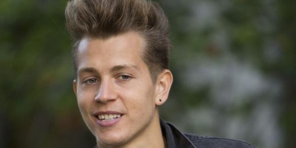 \" James McVey ( from The Vamps turns 21 today!  HAPPY BIRTHDAY !! ^_^ 