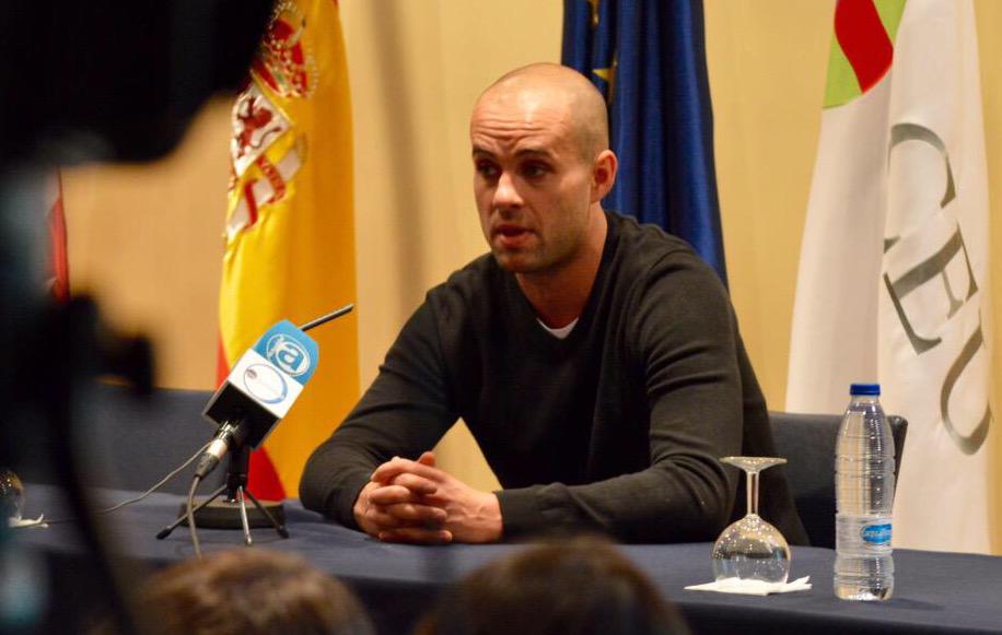 USPCEUHumYCom's tweet photo. Curro Sánchez: "Si no hay alma, la gente no se mete en la historia. Eso es lo que me gusta del documental" http://t.co/itT3Vxr39H