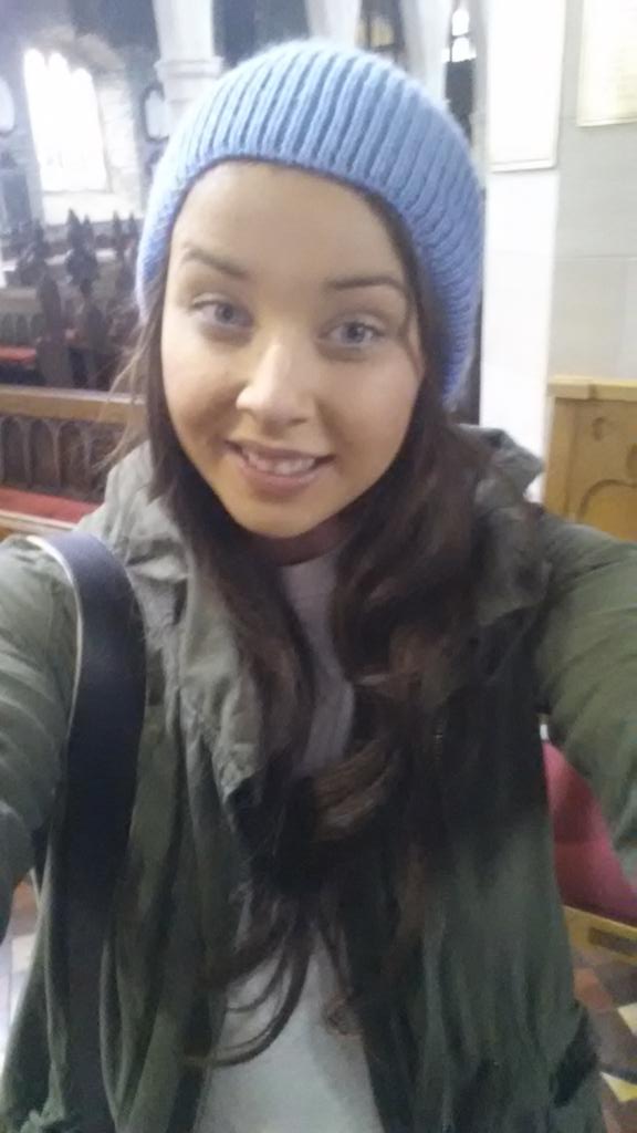 Mckeevs91's tweet photo. Hey :) today I am going to be taking you on a "Twee" tour of Derry.@Derryvisitor #legenderry #selfiestickattheready http://t.co/jo51imstox