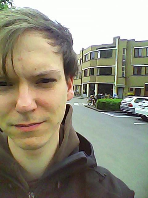 JonathanVdBr's tweet photo. #BarStan #vikingdealsLeuven blijft het pkezantste buurtcafe van Leuven. Met hun picnickmand op't gras voor de zaak http://t.co/8kQWotKbw0