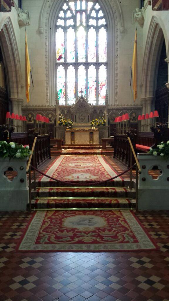 Mckeevs91's tweet photo. 1st location! St.Columbs Cathedral and the historic city walls. Brilliant tour :) @Derryvisitor #legenderry http://t.co/aaNvqQqIVQ