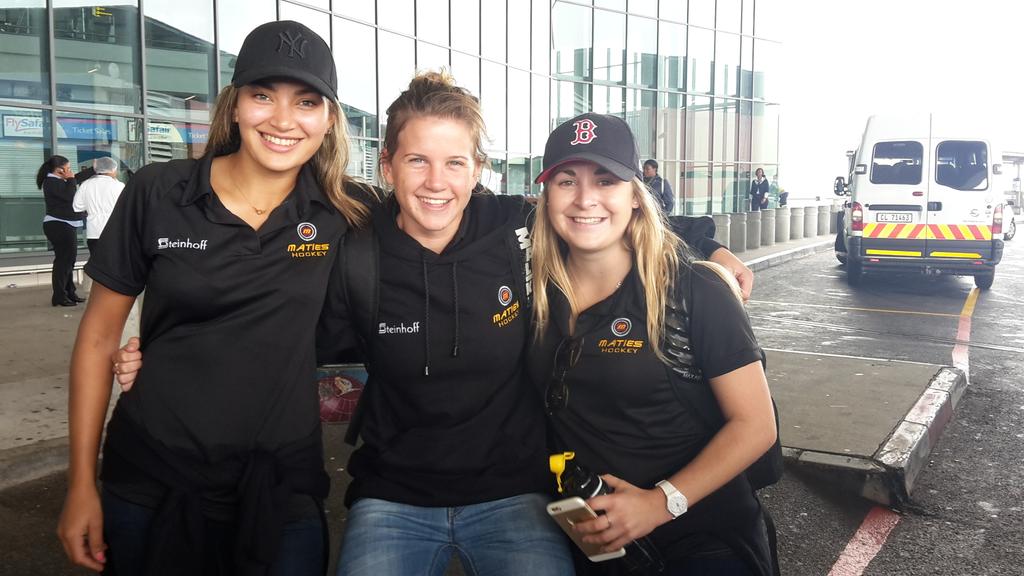 Airport vibes with these kids ♡ #varsitycuphockey2015 <a href="/Maties_Hockey/">Maties Hockey Club</a>