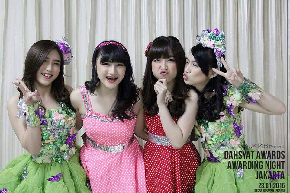 FJKT48_Bandung's tweet photo. Gw pengen liat wajah mereka di singke ke 10 #TwoSisterForSenbatsu #Riz http://t.co/KtahM5mUM2