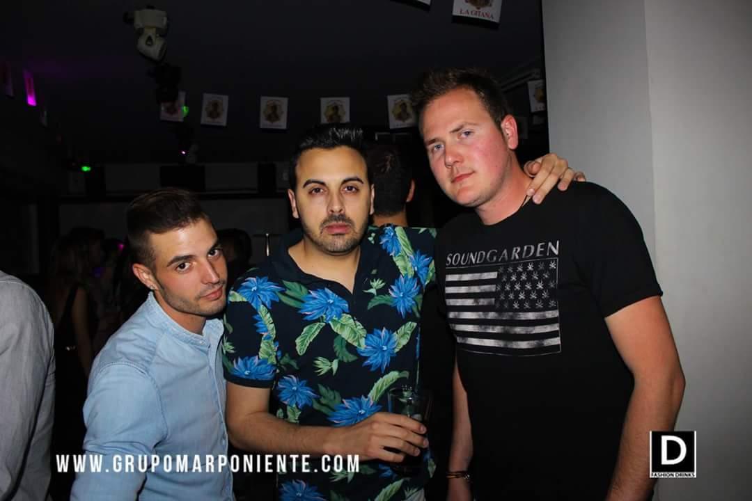 kakiwaky's tweet photo. Tenemos sto abandonaoo xikiyooo!! @tonijoroz5 #jero http://t.co/2Q4tooyTke