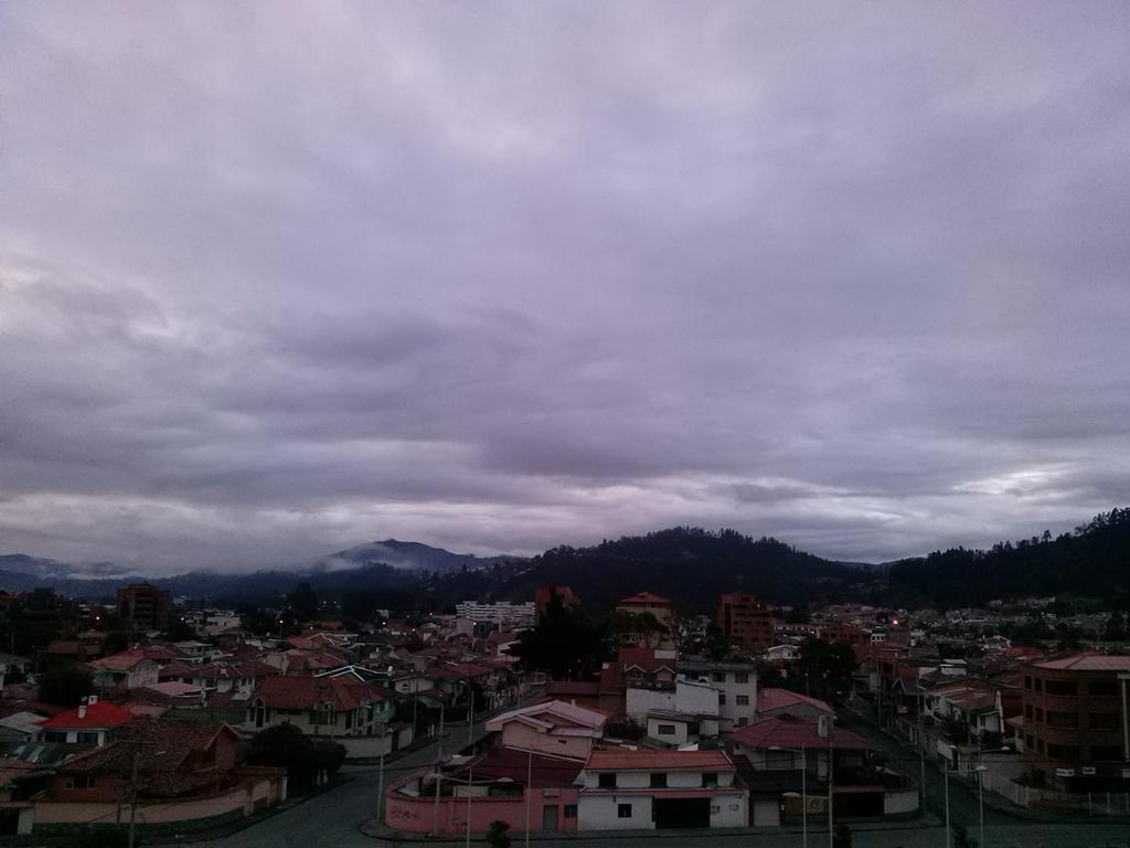 ECU911Austro's tweet photo. Buenos días #Cuenca #Ecuador, temperatura actual 09°C, sensación térmica -2°C. http://t.co/XAPKPVJuPc