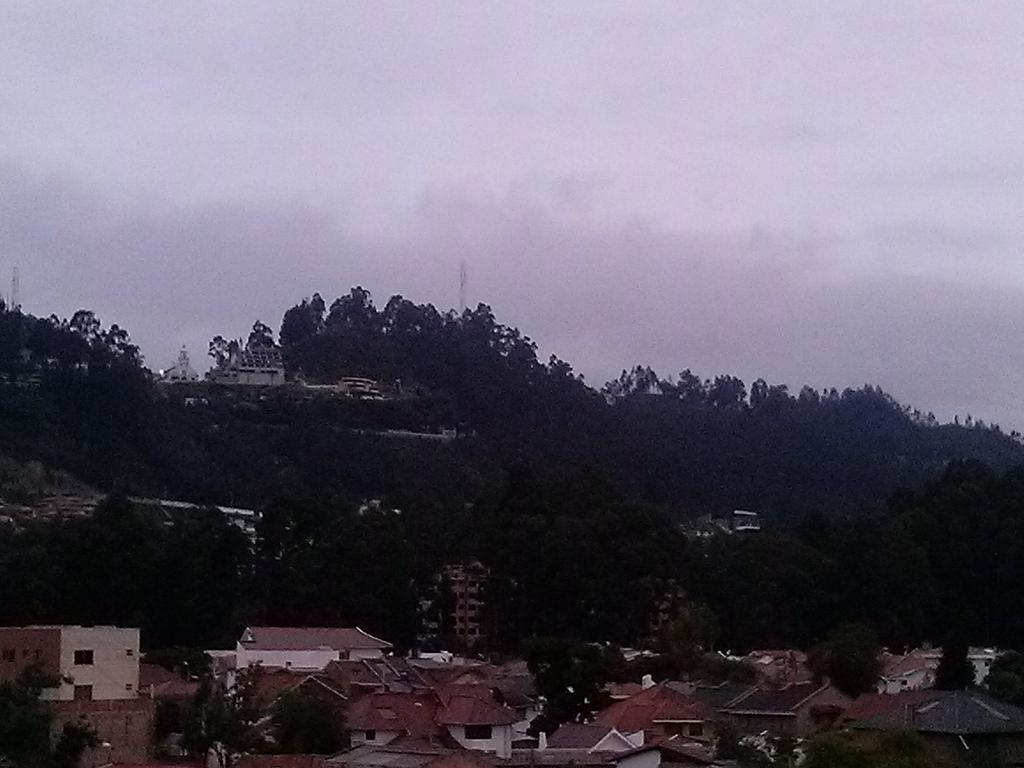 ECU911Austro's tweet photo. Buenos días #Cuenca #Ecuador, temperatura actual 09°C, sensación térmica -2°C. http://t.co/XAPKPVJuPc