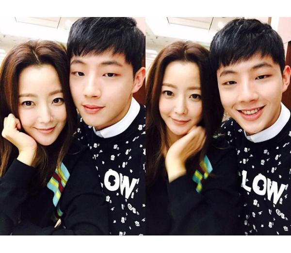 TheDramaKorea's tweet photo. Selca terbaru Kim Hee Sun &amp; Ji Soo di lokasi syuting drama MBC "Angry Mom". http://t.co/cFzrSb1Vs7