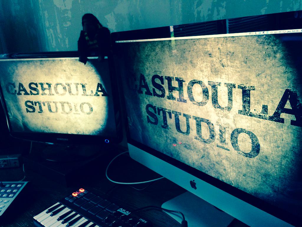 CashoulaStudio's tweet photo. We use @UAudio Plugs and preamp, @PreSonus Studio One and controler, @FenderCustom Guitars , @Apple computers http://t.co/IvybzFDr3F