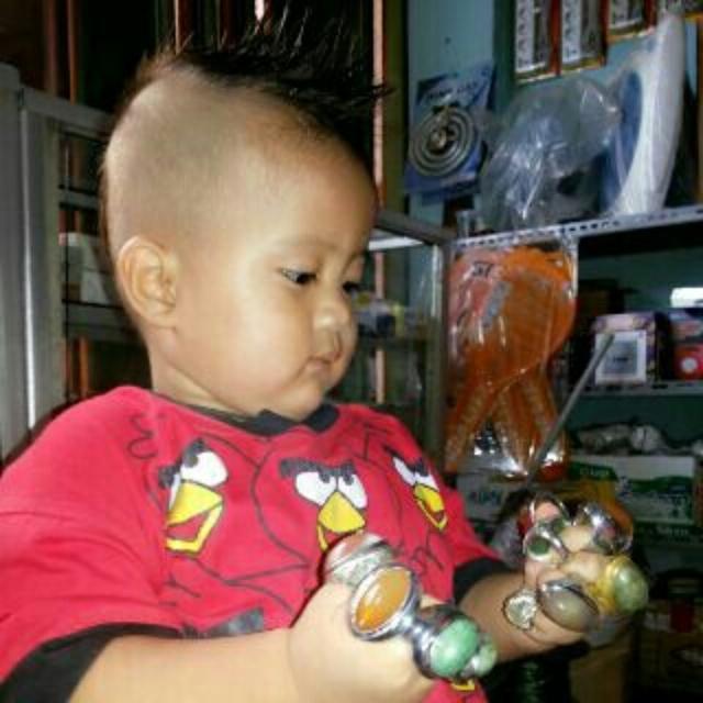 triyana_erna's tweet photo. Pencinta batu akik anak kecil ini :D hahah http://t.co/auFBPrUY6p
