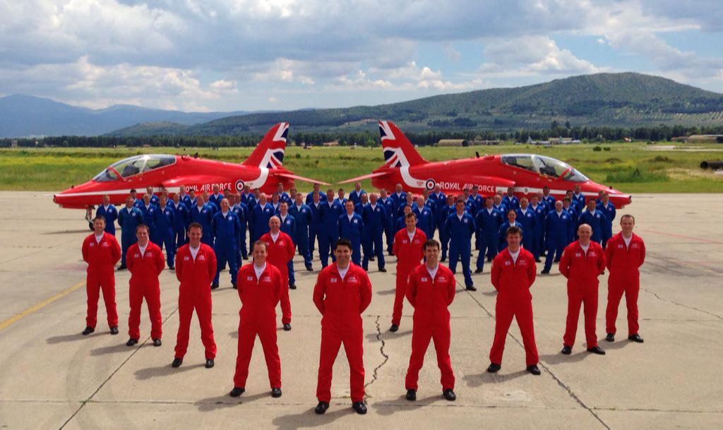 rafredarrows's tweet image. Ladies &amp;amp; gentleman - meet your 2015 Red Arrows. Well done to the Reds &amp;amp; Blues on Public Display Authority. #teamwork