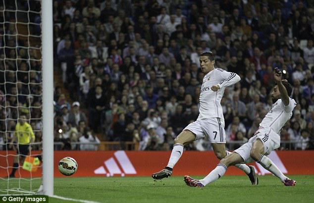 RemarksFootball's tweet photo. Arbeloa http://t.co/KIdlpschn9