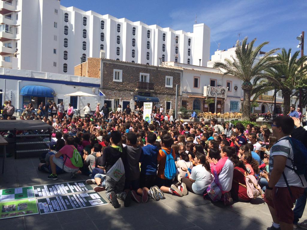 toniapico's tweet photo. 3 Congrés infantil.Comercio responsable .Agenda escolar21, éxito con más de 450 niños participantes, gracias a todos http://t.co/wF8XLpY8u5