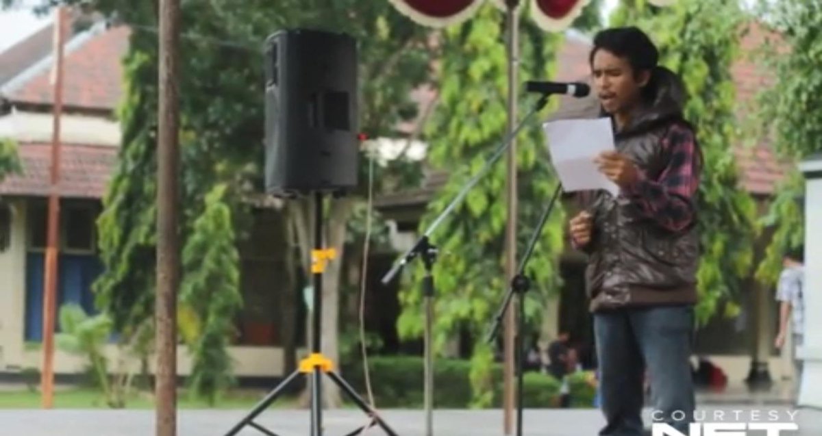 NET_CJ's tweet photo. 12 Jam Baca Puisi Menyambut Hari Puisi 

Video kiriman: Tries Supardi
http://t.co/JOh8YqZ5lt http://t.co/ovW2HBNBHp