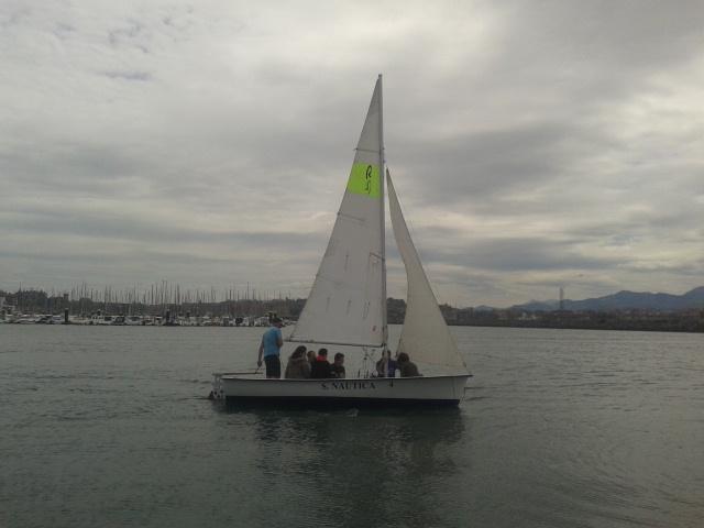 OceanoPAKEA's tweet photo. 45 ikasle inguru etorri zaizkigu Ategorritik nabigatzera!! #getxokirolak #getxo #ategorri #nabigazioa #bela #Pakea http://t.co/6akT6tS2d0