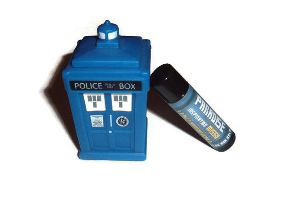 SugarySweetVint's tweet photo. Paradise - #DoctorWho #LipBalm inspired by Missy (The Master) https://t.co/42aoFmrlY8 #Missy #GeekStix #BlueBoxBalm http://t.co/tr4BuUzQ3C