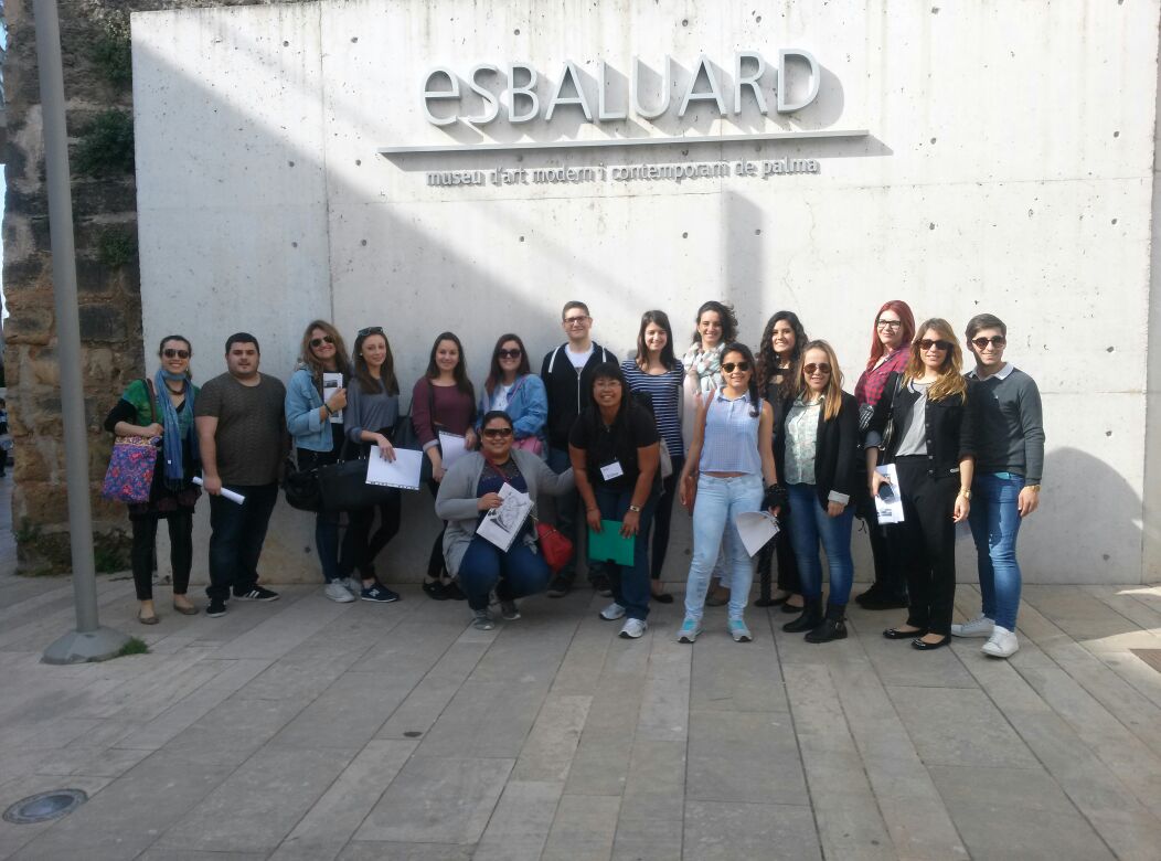 cesfelipemoreno's tweet photo. Brillantes @erlinayulianti y Adriana Sans, alumnas #ND, guiando en inglés a los chicos de #MandosIntermedios en Palma http://t.co/zp4csea34j