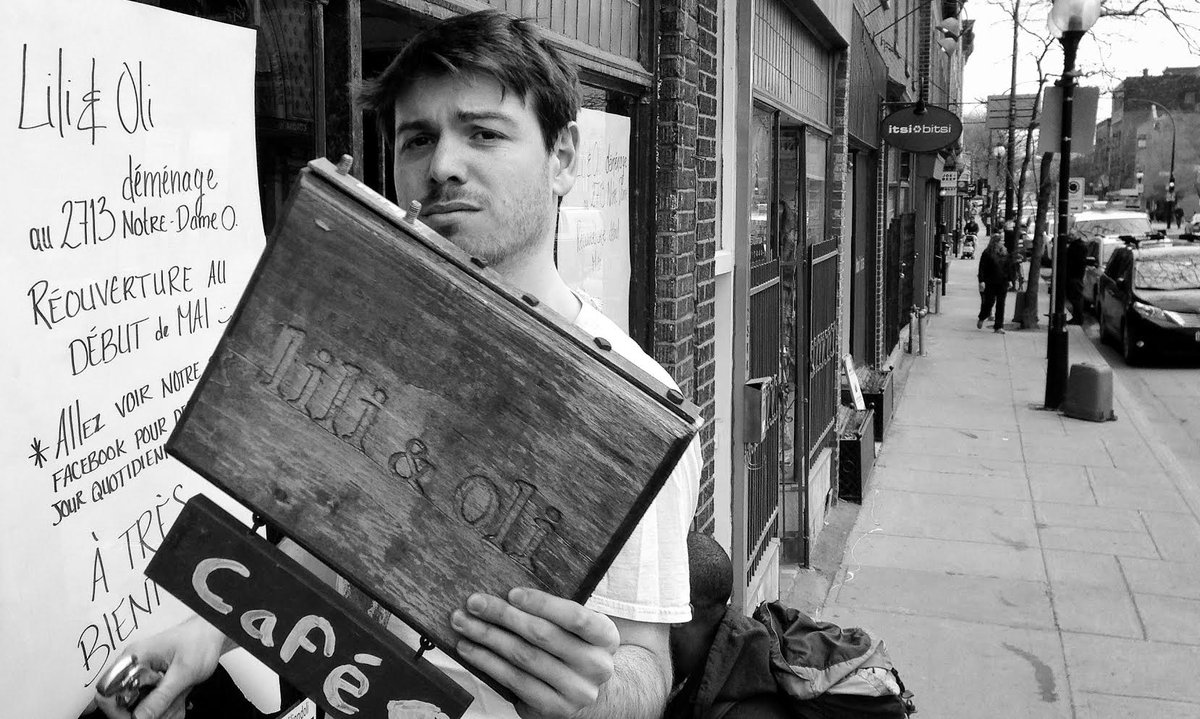 Yesterday, photographer @AllenGazette captured this very symbolic moment of Côme holding up the lili &amp; oli sign.