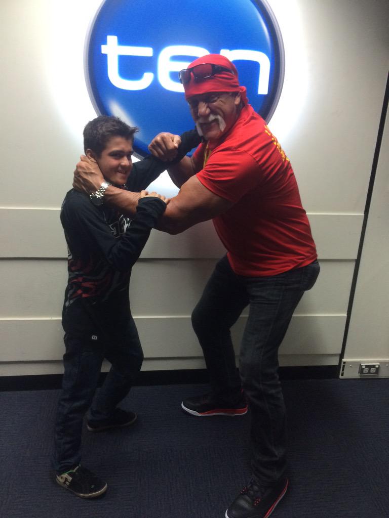 CoenAshton's tweet photo. A good old play with @HulkHogan http://t.co/Bjqp5YgmSx