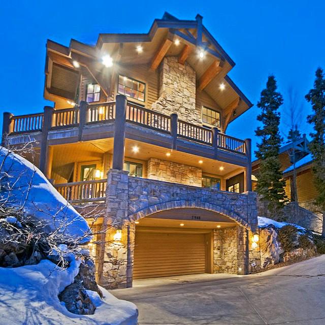 apexestategroup's tweet photo. Ultimate Ski In/ Ski Out Cabin!!  Location: Park City, Utah | http://t.co/fE2KhNlWt9