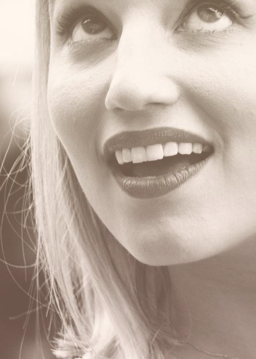 How can one be so perfect?

Happy Birthday Dianna Agron. 