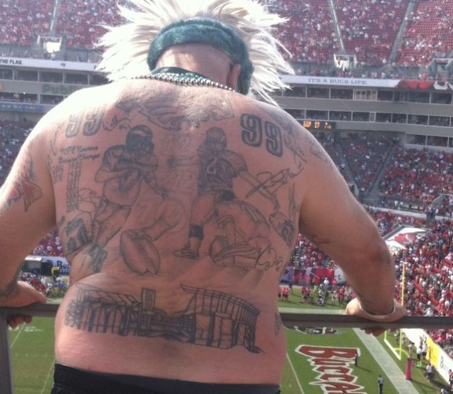 addamchefturd's tweet photo. 2. TRADE - #Eagles trade Sam Bradford, Sly Stallone, and 6 1st round draft picks for Mariota. @Eagles fans rejoice http://t.co/D7i6S2hbea