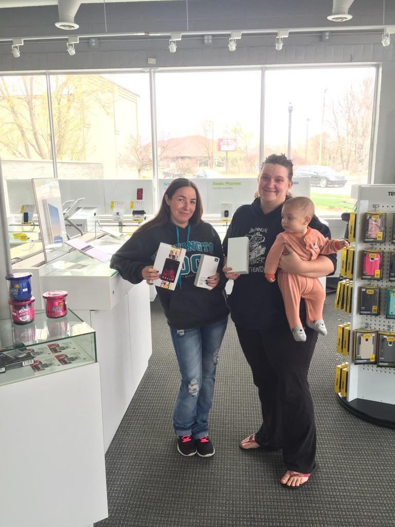 LoSprint's tweet photo. Good conversation and good people here in Sprint Lake Orion #switchtosprint #gettingbettereveryday #3newlines http://t.co/LYCmnRtEMh