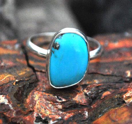 JewelryAsArt's tweet photo. Turquoise #Ring Set In Sterling Silver   
Great Blue Color  http://t.co/kXhnjHY5AC   
#ooakdesign http://t.co/Z4yaoQJQe8