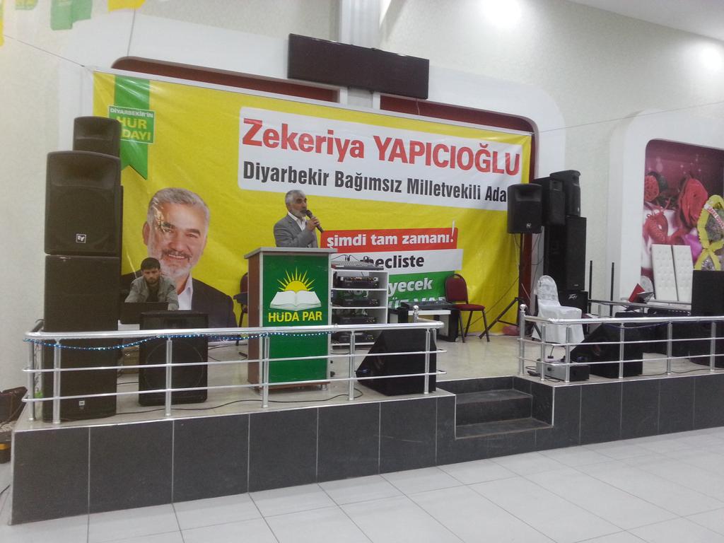 HuzurDiyari34's tweet photo. HÜDA PAR Ergani ilçe başkanı Emin Buran konuşmalarını yaptılar... http://t.co/2bFAz63N9e