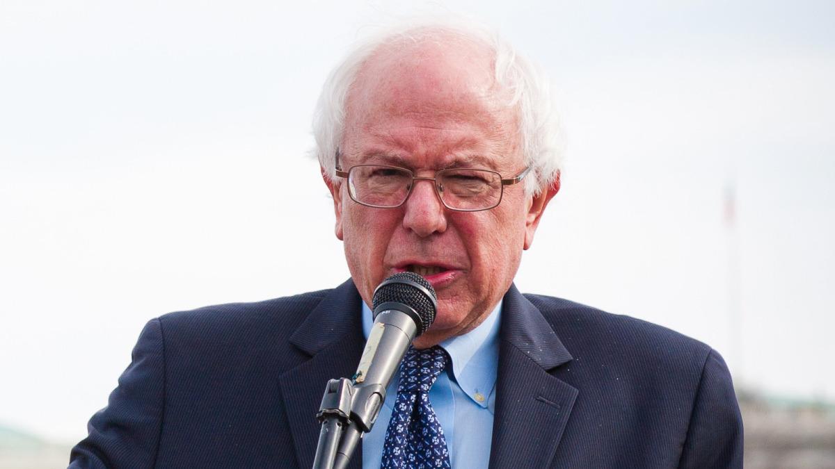 grist's tweet photo. Bernie Sanders swoops into presidential race with high climate-hawk ranking http://t.co/8FoNkJp2fA http://t.co/tbzQ4hRdqW