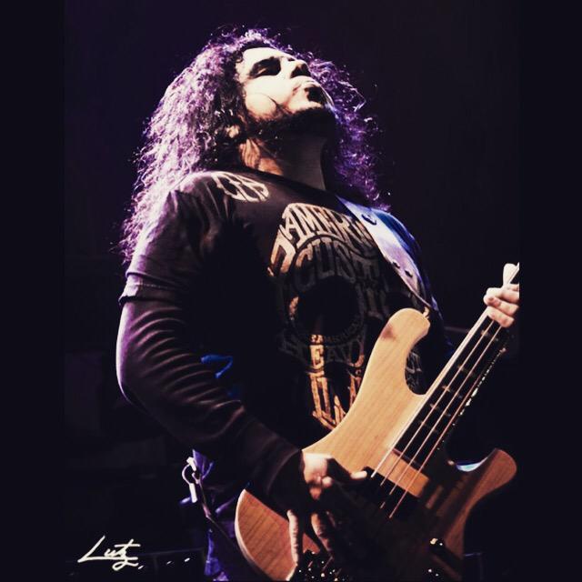Kyngbasstone's tweet photo. #Tbt #SchecterBass #AfflictionMusic #Kyng #kyngband #ALaVerga http://t.co/hBEZ95Zg9v