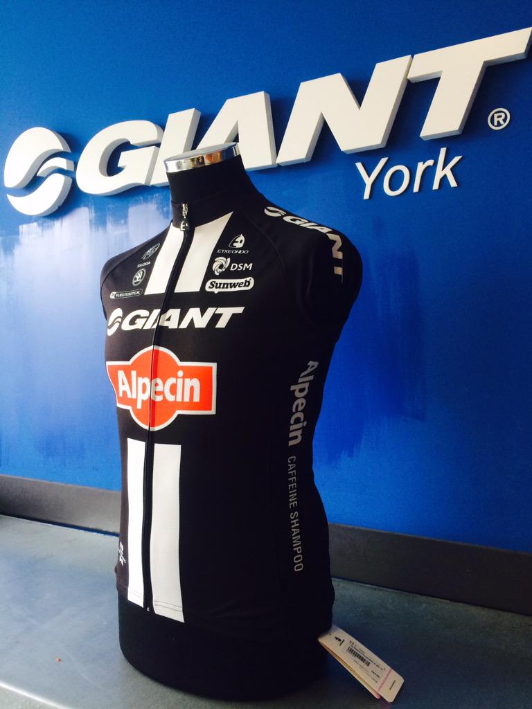 letouryorkshire's tweet image. FINAL COMPETITION! Win yourself a @GiantAlpecin signed race Jersey! RT to win! #TdY
