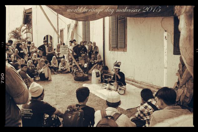 Situasi masa itu... Pada nonton Arif Dg Rate sedang massinrili', bercerita tentang sejarah Benteng Jumpandang :)